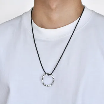 Круглое ожерелье с подвеской из нержавеющей стали для мужчин и женщин, простое Универсальное ожерелье в стиле хип-хоп, Модные мужские аксессуары Оптом