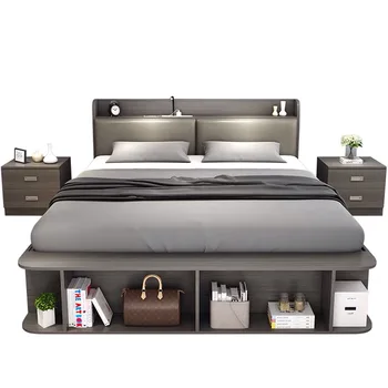Модная современная спальня с двуспальной кроватью размера 