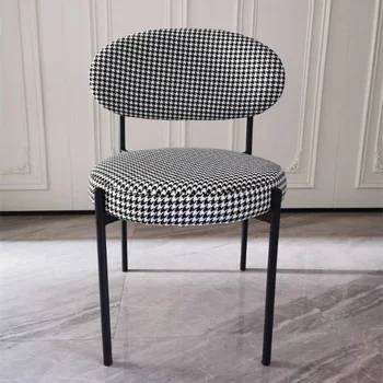 Обеденные стулья из скандинавской ткани Современный обеденный стул с роскошной спинкой Дизайнерский стул Простой Шезлонг Мебель для гостиной ШХВХГ